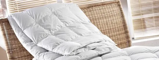 Kołdry puchowe i poduszki w zestawie do spania